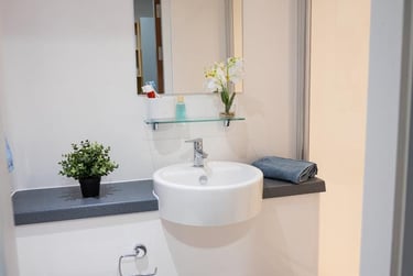 1 bed studio, Calton Road, Holyrood, Edinburgh, EH88DP - Image 7